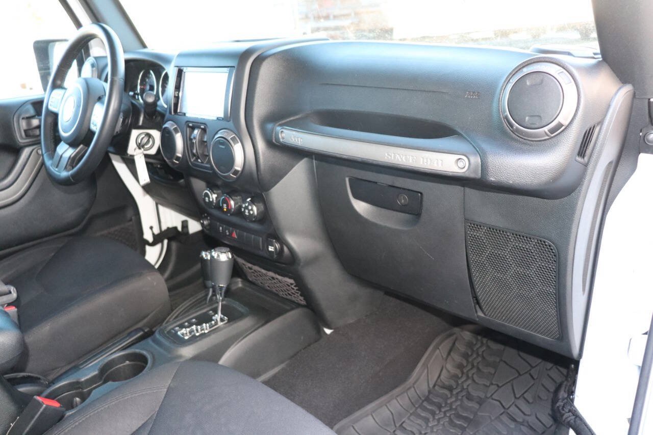 Used 2018 Jeep Wrangler Unlimited Sport S AWD/4WD image 29