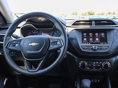 Used 2023 Chevrolet TrailBlazer LT FWD image 13