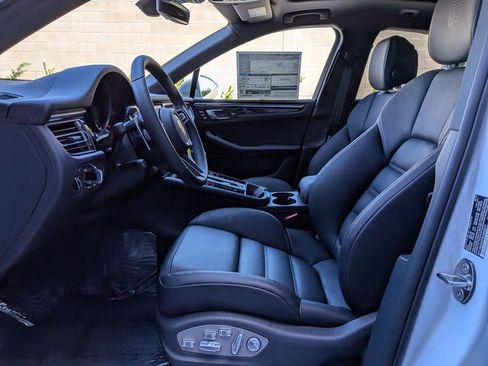 Certified 2025 Porsche Macan S AWD/4WD image 5