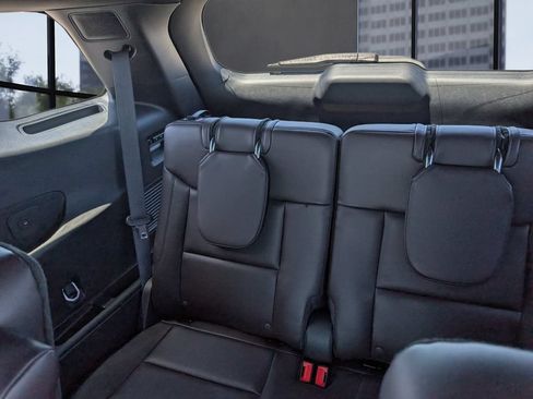 Certified 2025 Ford Explorer Platinum RWD image 15