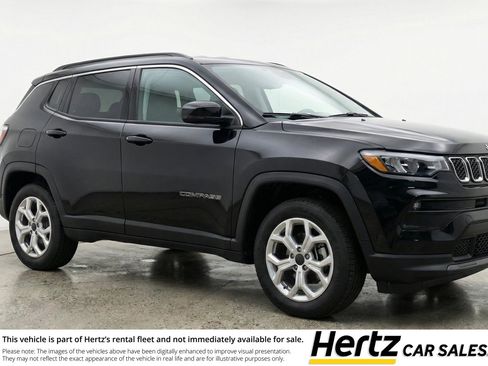 Used 2025 Jeep Compass Latitude AWD/4WD image 1