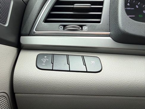 Used 2017 Hyundai Elantra SE image 14