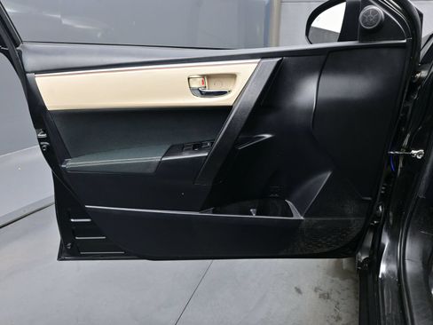 Used 2015 Toyota Corolla LE FWD image 12