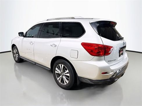 Used 2017 Nissan Pathfinder S image 9