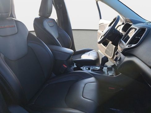 Certified 2022 Jeep Cherokee Trailhawk w/ Comfort/Convenience Group image 11