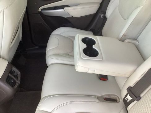 Used 2017 Jeep Cherokee Overland w/ Technology Group image 31