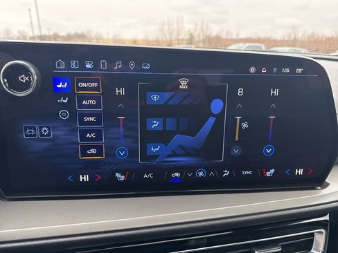 Certified 2025 Chevrolet Traverse LT w/ Sun and Wheel Package image 29