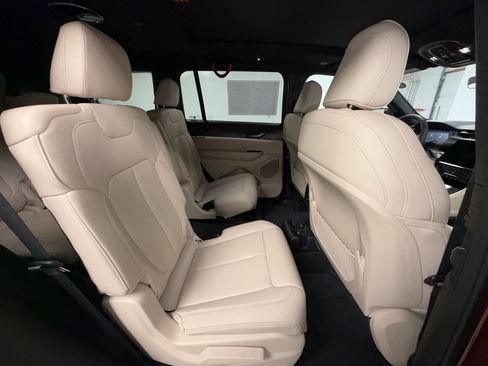 Used 2025 Jeep Grand Cherokee L Limited AWD/4WD image 17