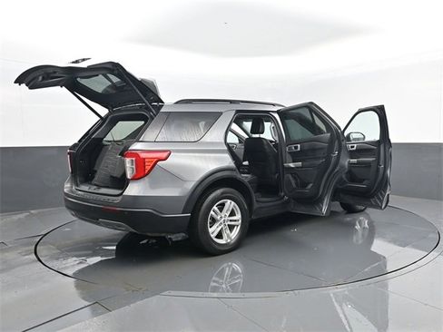 Used 2022 Ford Explorer XLT w/ Equipment Group 202A image 32