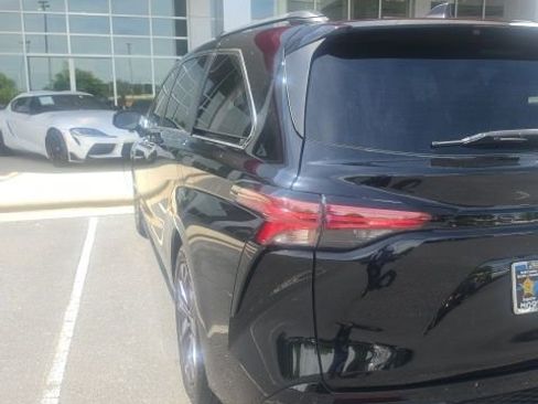Used 2021 Toyota Sienna XSE w/ XSE Plus Package FWD image 13
