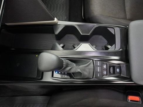 Used 2025 Toyota Camry LE image 31