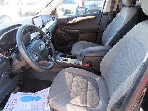 Used 2020 Ford Escape SE image 12