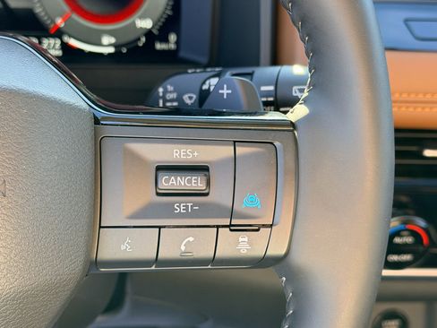 Used 2025 Nissan Rogue Platinum image 12