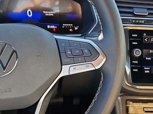 Certified 2023 Volkswagen Tiguan SE image 18