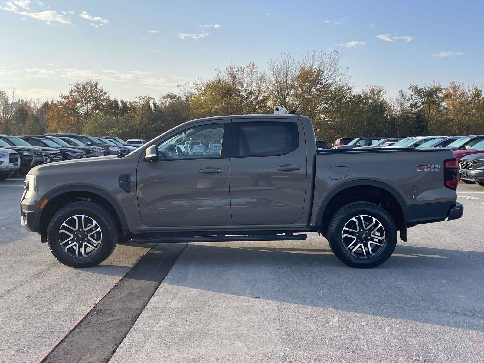 Used 2025 Ford Ranger Lariat w/ FX4 Off-Road Package AWD/4WD image 26