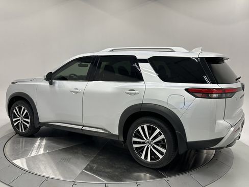 Used 2023 Nissan Pathfinder Platinum image 5