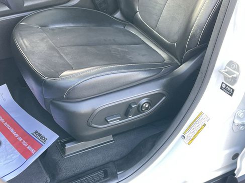 Used 2024 Jeep Grand Cherokee L Altitude image 12