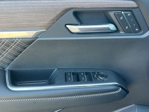 New 2026 GMC Acadia Denali w/ Super Cruise Package image 8