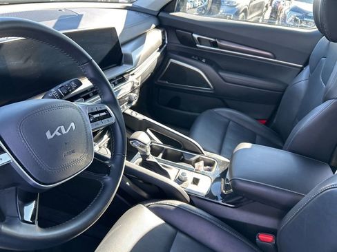 Used 2025 Kia Telluride S image 8