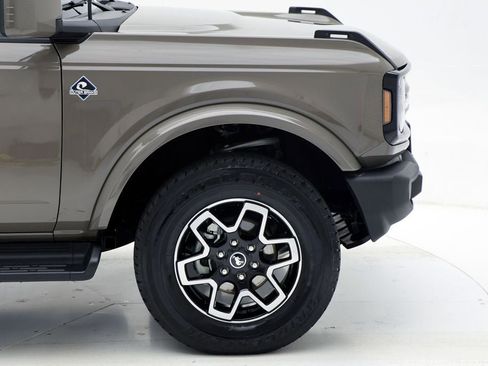 Used 2025 Ford Bronco Outer Banks image 4