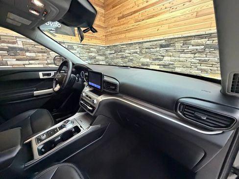 Used 2020 Ford Explorer XLT w/ Equipment Group 202A AWD/4WD image 26
