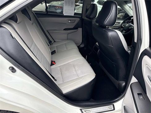 Used 2016 Toyota Camry SE w/ Moonroof Package image 11