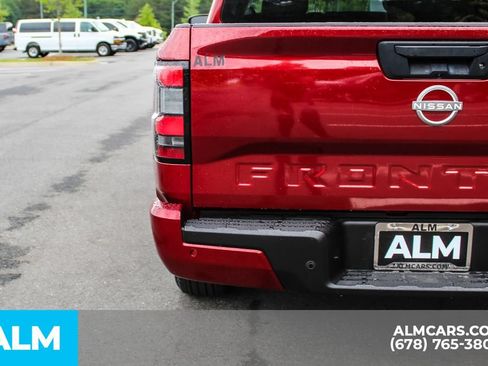 Used 2025 Nissan Frontier SV RWD image 11