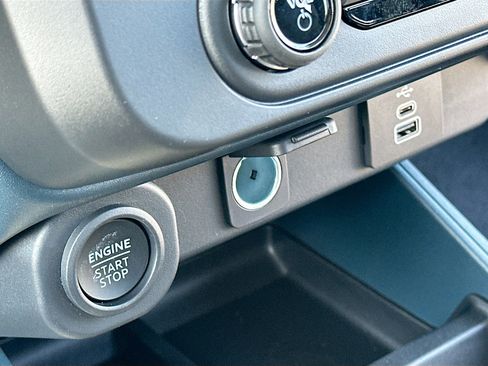 New 2025 Ford Maverick XLT w/ XLT Luxury Package image 9