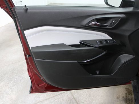 Used 2025 Chevrolet Trax LT image 14