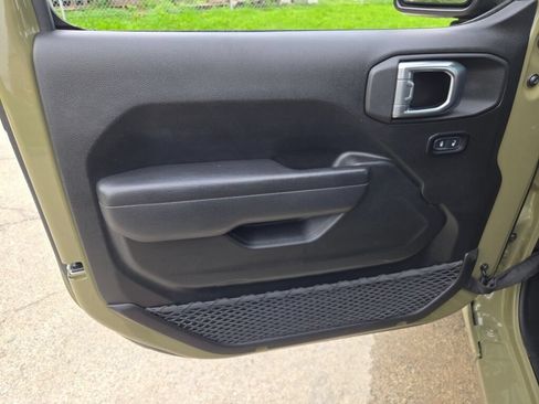 Used 2025 Jeep Wrangler Sport AWD/4WD image 15