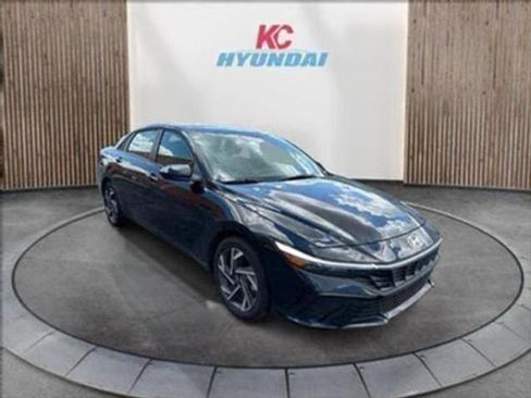New 2025 Hyundai Elantra Sport image 3