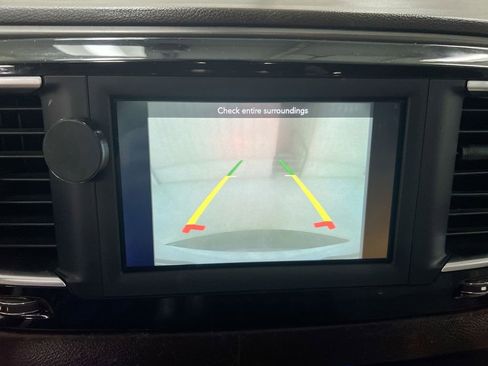 Used 2018 Chrysler Pacifica Touring-L FWD image 15