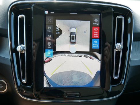 New 2026 Volvo XC40 B5 Plus w/ Protection Package Premier image 10