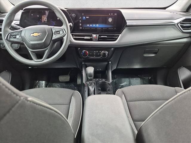 Used 2025 Chevrolet TrailBlazer LT AWD/4WD image 16