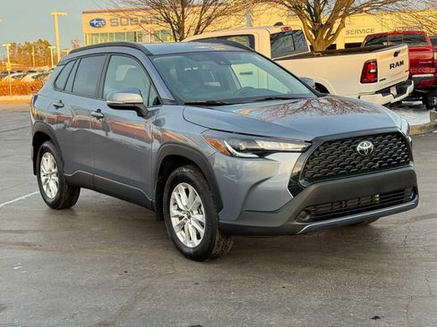 Certified 2022 Toyota Corolla Cross LE image 3