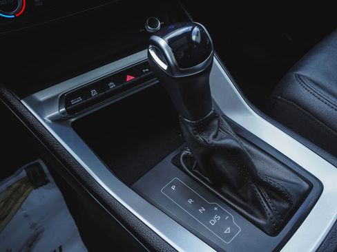 Used 2025 Audi Q3 2.0T Premium image 28