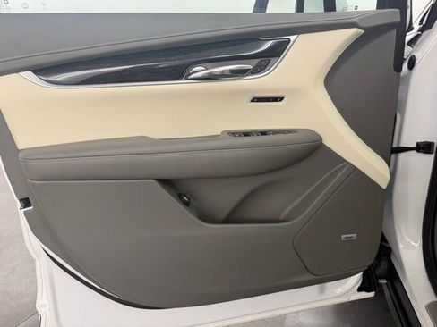 Used 2022 Cadillac XT6 Premium Luxury image 31