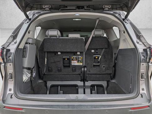 Used 2024 Toyota Sienna XLE image 7