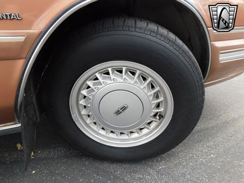 Used 1992 Lincoln Continental Executive image 5