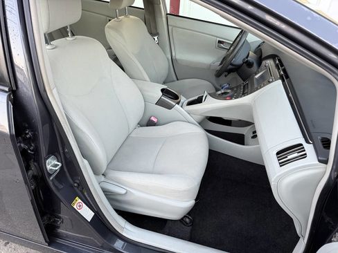 Used 2012 Toyota Prius Two image 31