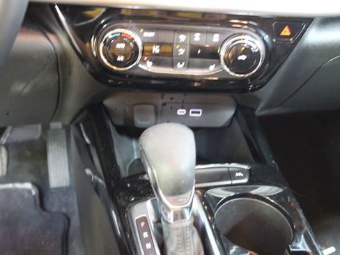Used 2024 Chevrolet Trax LT w/ Driver Confidence Package FWD image 17