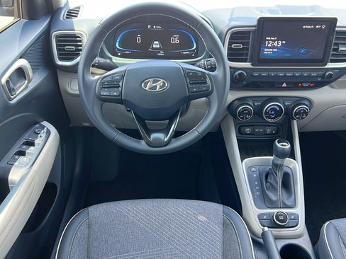 Certified 2024 Hyundai Venue Limited FWD image 12