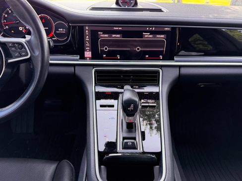 Used 2019 Porsche Panamera RWD image 24