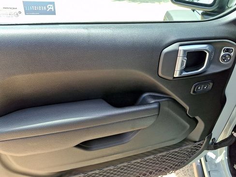 Used 2024 Jeep Wrangler Unlimited AWD/4WD image 12
