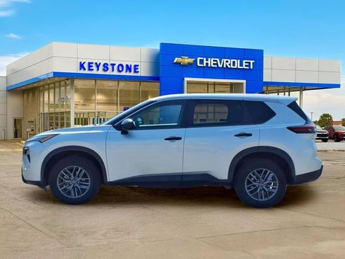 Used 2024 Nissan Rogue S FWD image 4