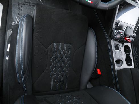 Used 2023 Lamborghini Urus Performante image 38