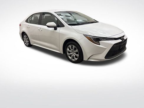 Used 2024 Toyota Corolla LE image 3