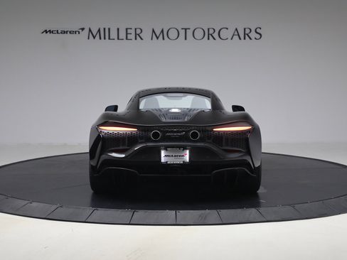 Used 2024 McLaren Artura RWD image 6