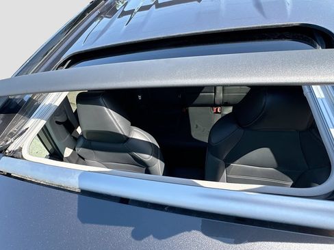Used 2021 Toyota RAV4 XLE Premium AWD/4WD image 27