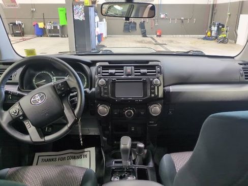 Used 2019 Toyota 4Runner TRD Off-Road AWD/4WD image 5